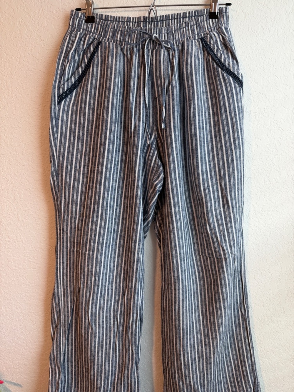 Briggs New York Navy and White Vertical Stripe Linen Blend Pants